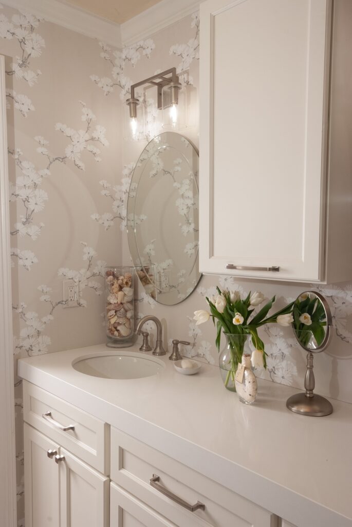How to use wallpaper in your bathroom. patterns and luxurious tones