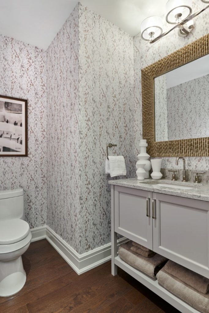 Using wallpaper in small bathrooms