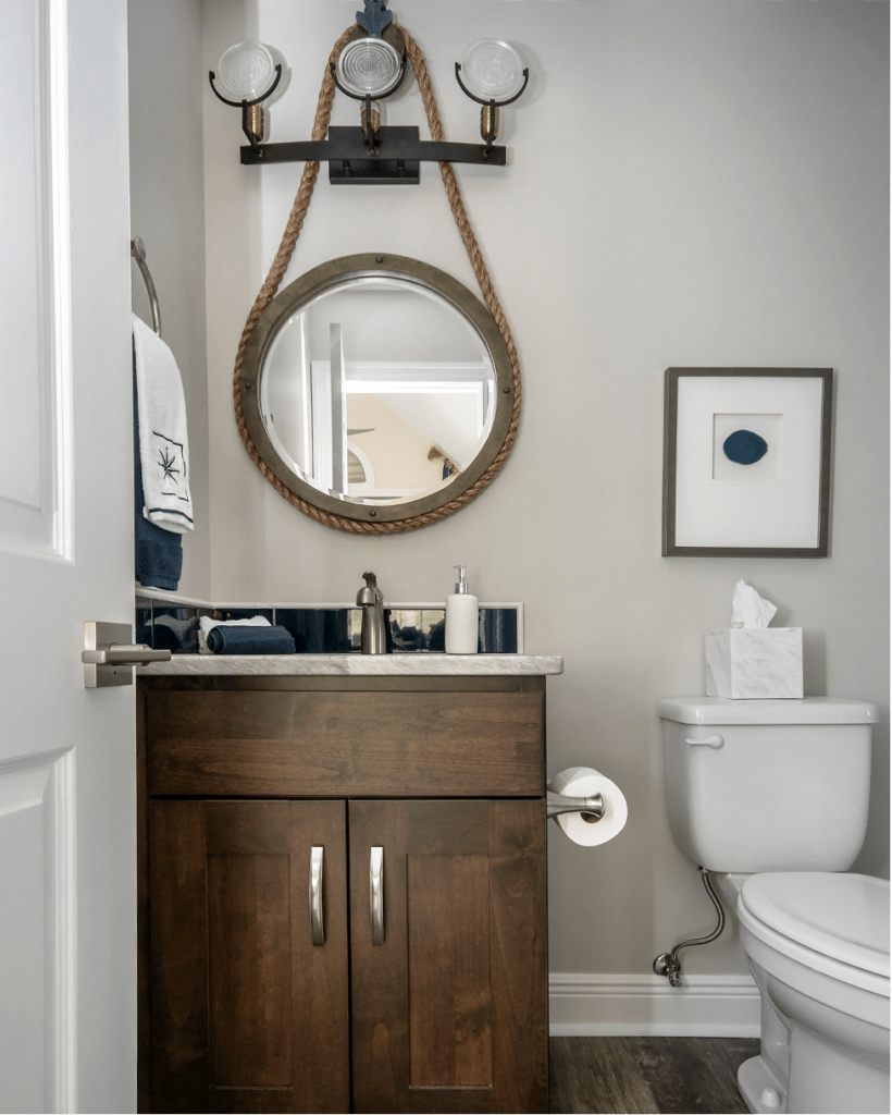 example of accessorizing small bathrooms